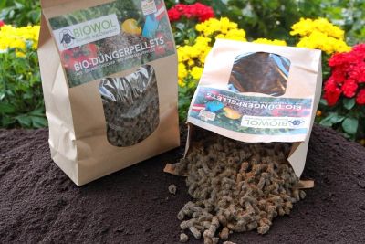 Schafwollpellets im Papiersackerl